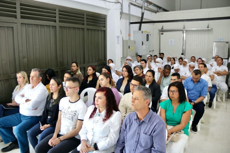 Celebrando nuestro cuarto aniversario.