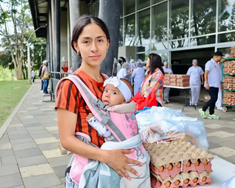 La entrega de paquetes nutricionales vacacionales en Rionegro avanza para garantizar la continuidad alimentaria de los estudiantes durante el receso escolar y apoyar el bienestar de las familias.