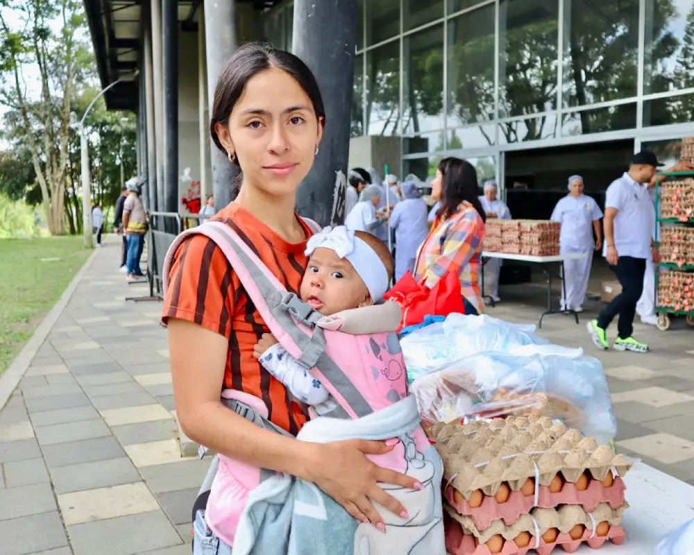 La entrega de paquetes nutricionales vacacionales en Rionegro avanza para garantizar la continuidad alimentaria de los estudiantes durante el receso escolar y apoyar el bienestar de las familias.