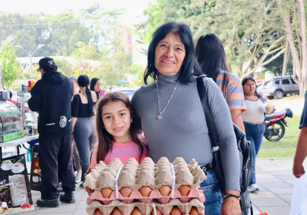 La entrega de paquetes nutricionales vacacionales en Rionegro avanza para garantizar la continuidad alimentaria de los estudiantes durante el receso escolar y apoyar el bienestar de las familias.
