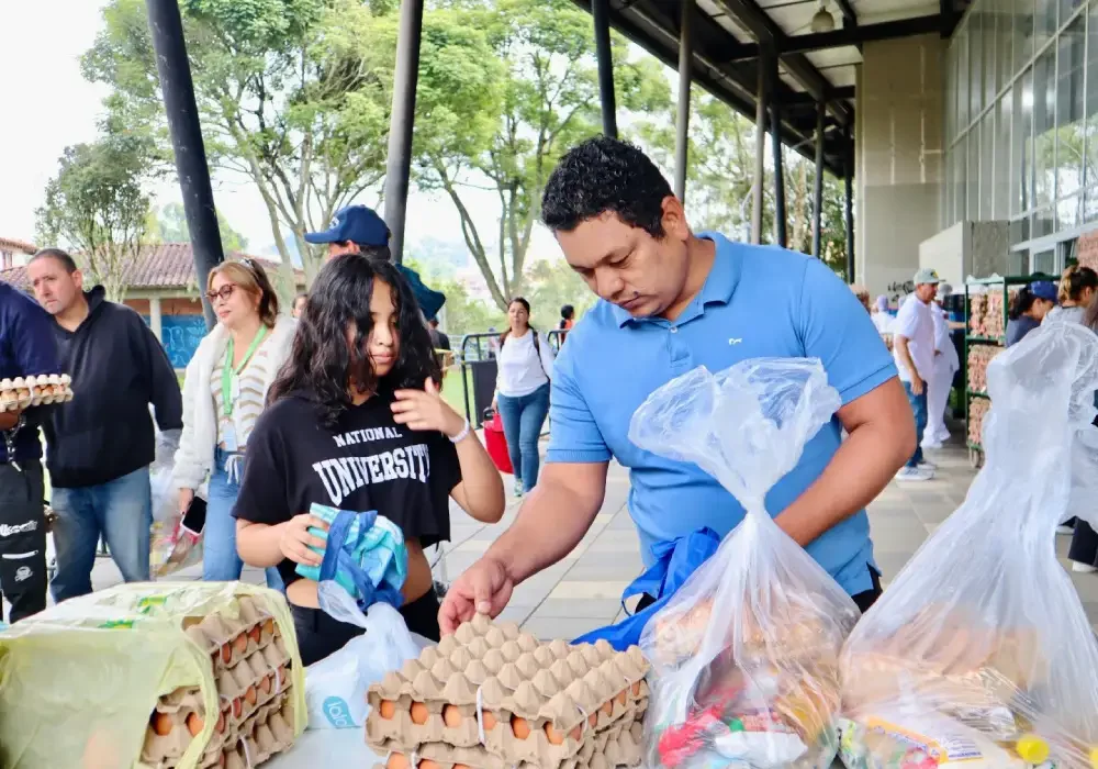 La entrega de paquetes nutricionales vacacionales en Rionegro avanza para garantizar la continuidad alimentaria de los estudiantes durante el receso escolar y apoyar el bienestar de las familias.