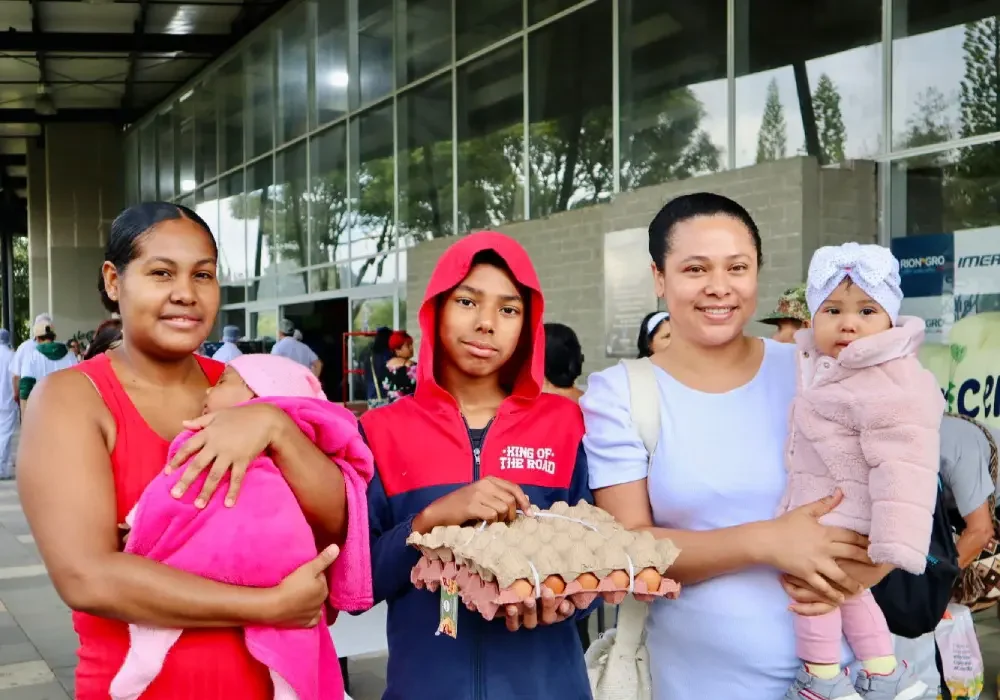 La entrega de paquetes nutricionales vacacionales en Rionegro avanza para garantizar la continuidad alimentaria de los estudiantes durante el receso escolar y apoyar el bienestar de las familias.