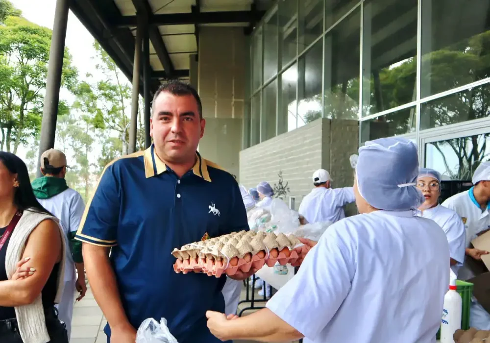 La entrega de paquetes nutricionales vacacionales en Rionegro avanza para garantizar la continuidad alimentaria de los estudiantes durante el receso escolar y apoyar el bienestar de las familias.