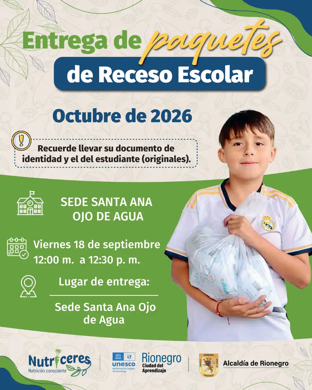 Entrega del Paquete Vacacional Nutricional a familias y estudiantes por parte del equipo de Nutriceres.