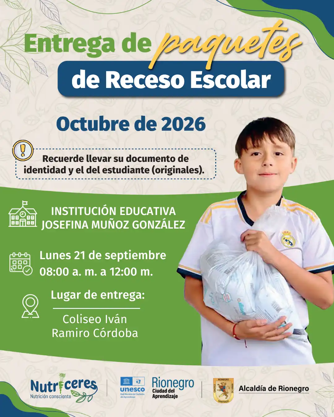 Entrega del Paquete Vacacional Nutricional a familias y estudiantes por parte del equipo de Nutriceres.